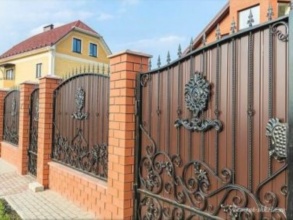 Кирпичный забор с ковкой  150 метров фото в Сергиевом Посаде