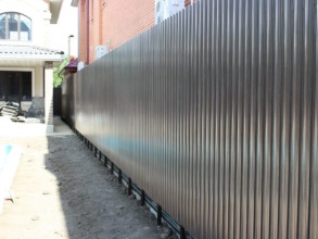 Забор из евроштакетника на ленточном фундаменте 57 метров фото в Сергиевом Посаде